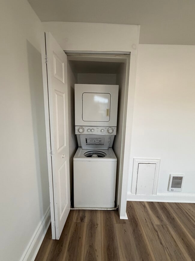 Photo - 357 Folcroft St Unidad A