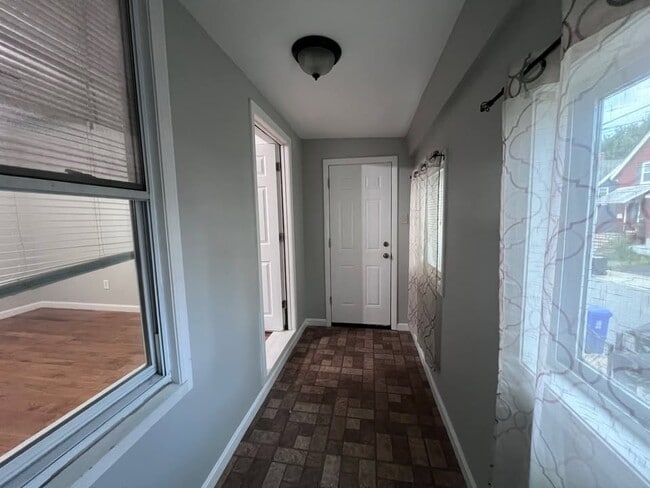 Sun room - 16 Hazelwood St Unit 1