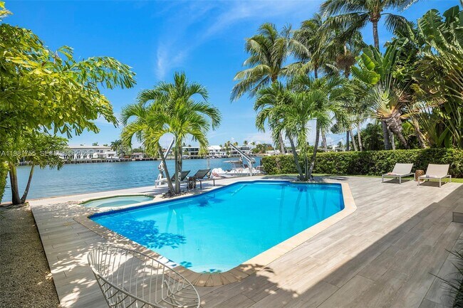 Photo - 365 N Shore Dr