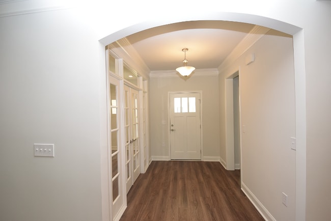 Photo - 727 Craddock Dr