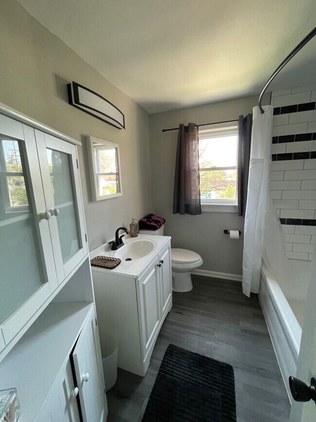 6713 W Dixon St Unidad Furnished Upper