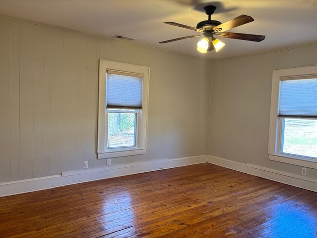 Photo - 2 Bedroom, 1 Bathroom House in Greensboro!