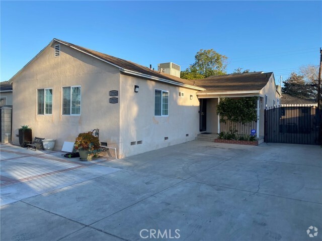 Building Photo - 17523 Gilmore St Rental