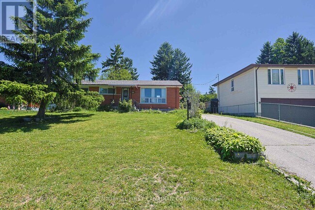 Photo - 268 Burlington Crescent