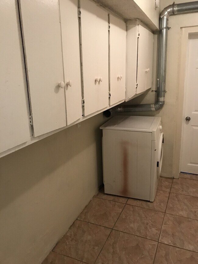 Photo - Large 5-2 house in Oakland Park