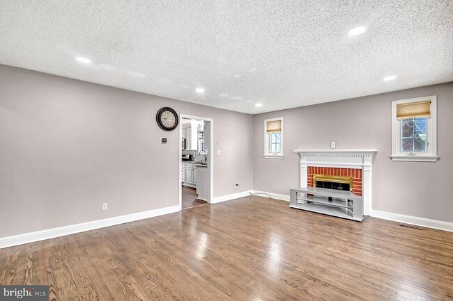 Photo - 32 Cranbury Rd