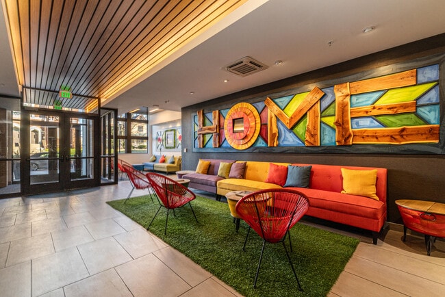 Photo - 215 E Pleasant St