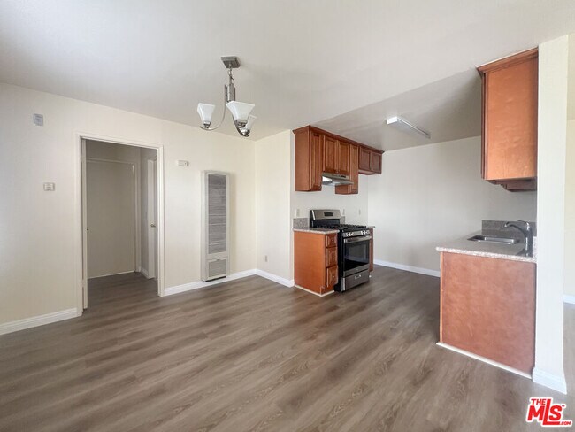 Photo - 331 S Gramercy Pl Unidad 207