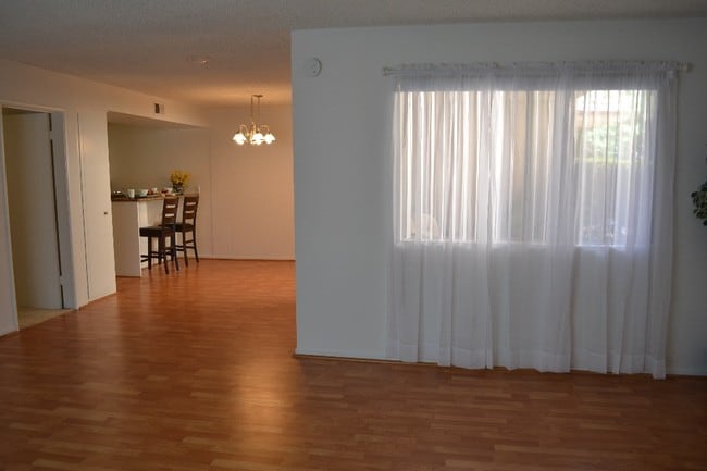 Building Photo - Huntington Sunset Rental