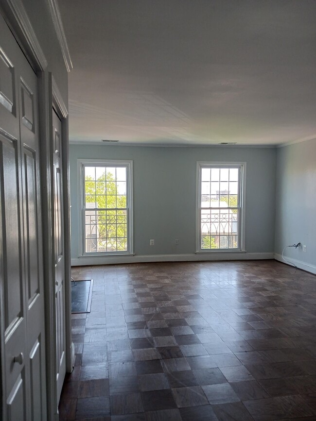 Photo - 1670 Beekman Pl NW