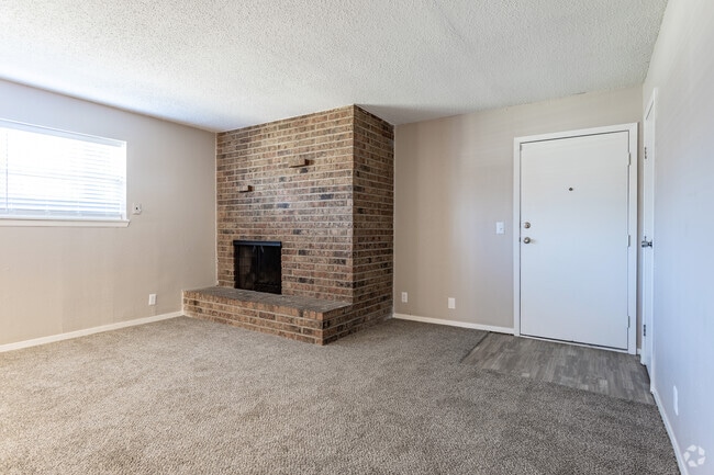 1BR, 1BA - 633SF