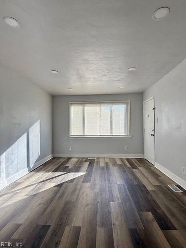 Photo - FOR RENT NORFOLK!!