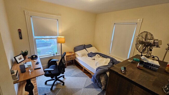 Photo - Single Family on Woodstock Ave!