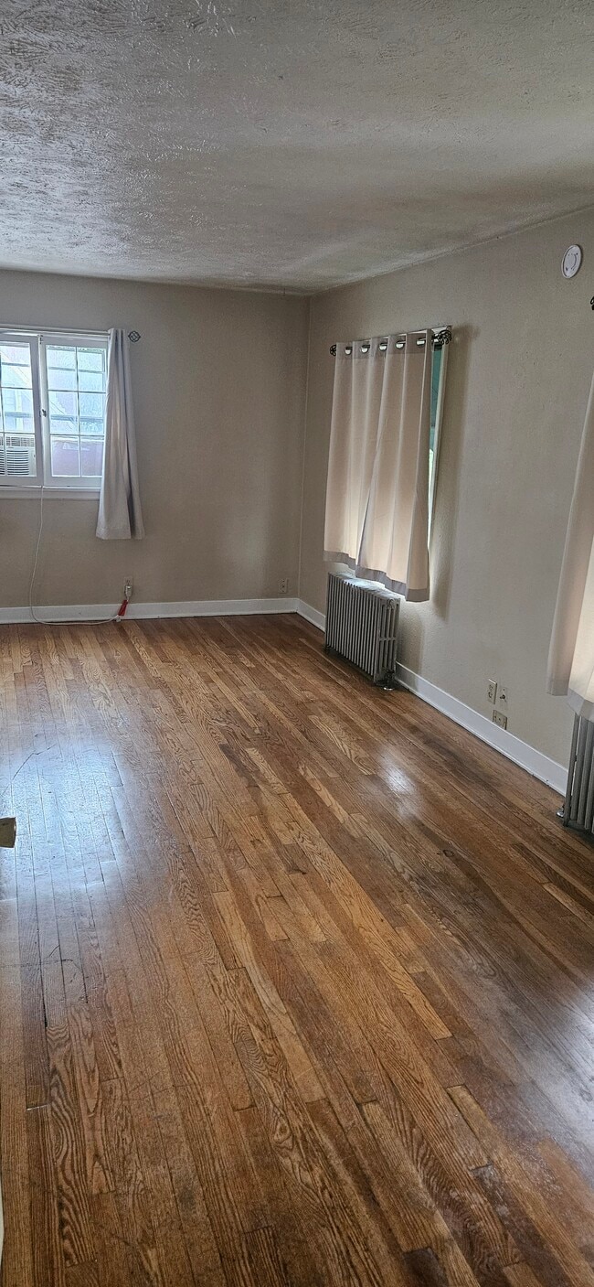 Living rm - 1740 W Riverside Ave