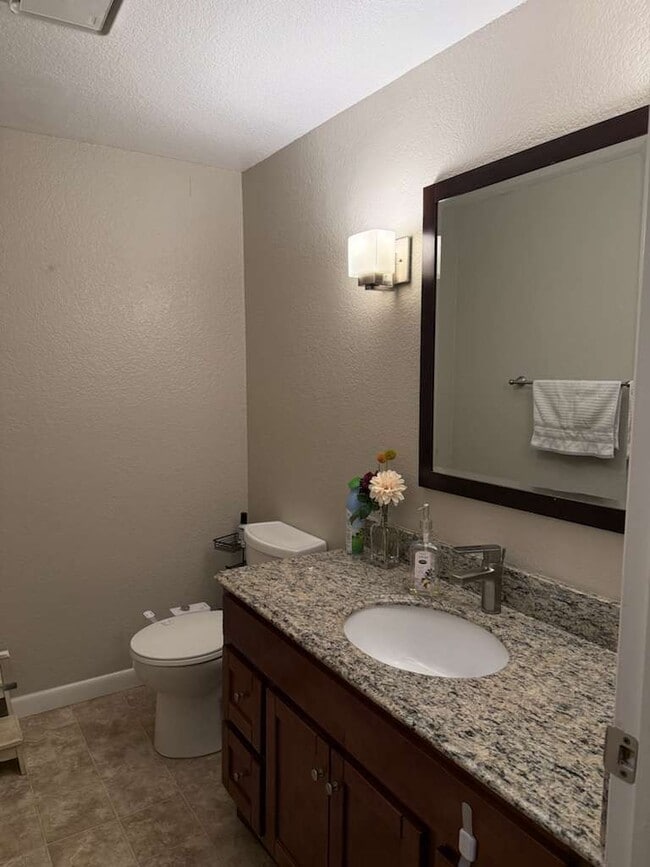 Photo - 67 Exeter Ln