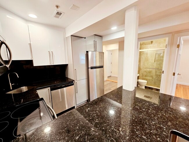 Photo - 1803 Beacon St Unit 2