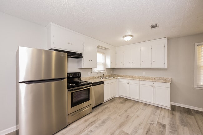 Photo - 436 Ravenscroft Rd