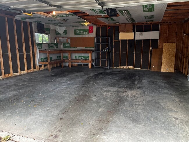Photo - 3 Bed/1.5 Bath House For Rent with 2 Car Garage!