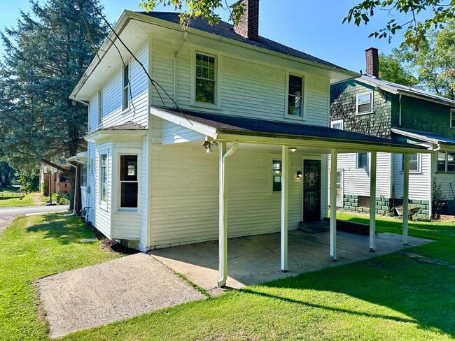 Photo - 611 Raymond St