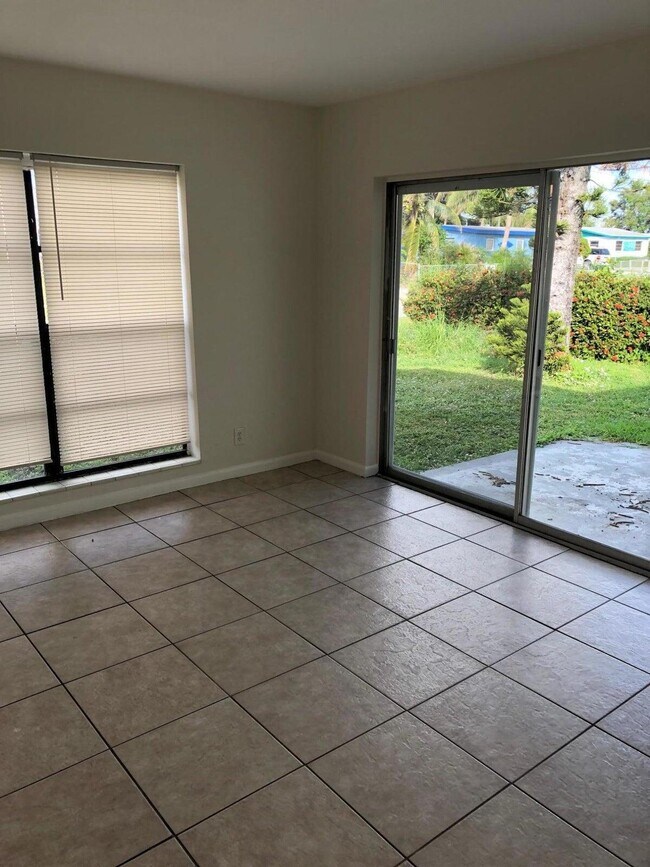 Photo - 2280 NW 2nd St