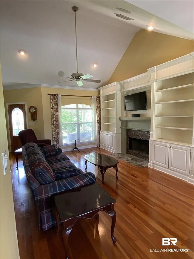 106 Riveroaks Dr