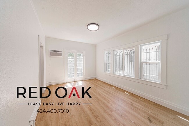 Building Photo - 816 S Park View St Unit 109