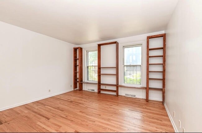 Photo - 2315 N Oakland Ave