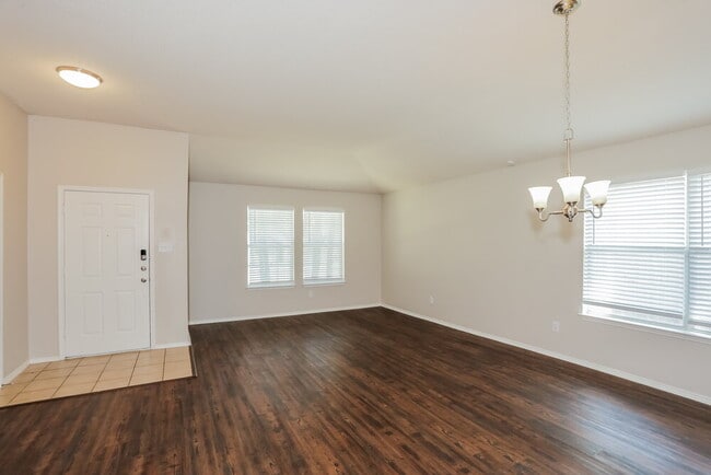 Photo - 612 Grove Manor