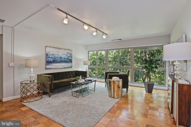Building Photo - Beautiful 1BR/1BA in Downtown Bethesda! Al... Rental