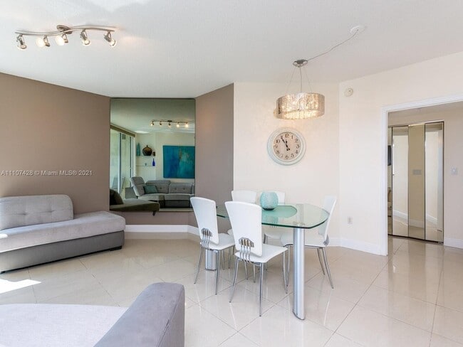 Building Photo - 16699 Collins Ave Unit 1709