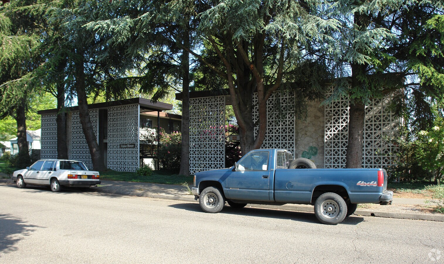 Alpine Manor - Alpine Manor Apartments