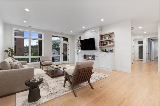 Photo - 1218 W Belmont Ave Unit 201
