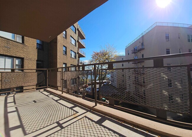 Building Photo - 3167 John F. Kennedy Blvd Unit 4b