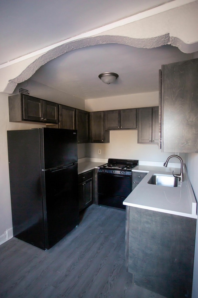 1B1BGolden Eagle Flats 611 interior_01.jpg