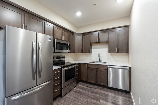 1BR, 1BA- 480SF - Kitchen - The Irving