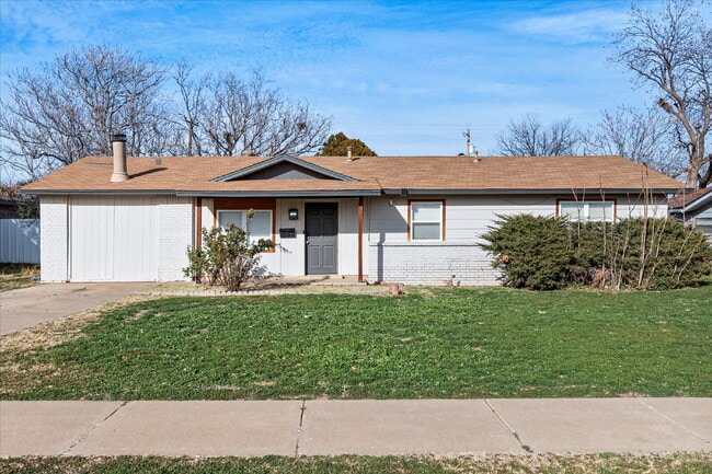 Building Photo - Fully Furnished Rental!!