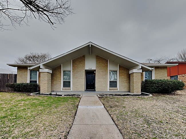 Building Photo - Charming 3-Bed, 2-Bath Home with Pool in Grand Prairie