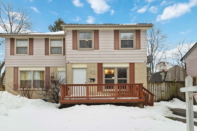 Building Photo - 3 Bedroom Semi-Detached Home for Rent in London, ON | Finished Basement | Fenced Yard | Available...