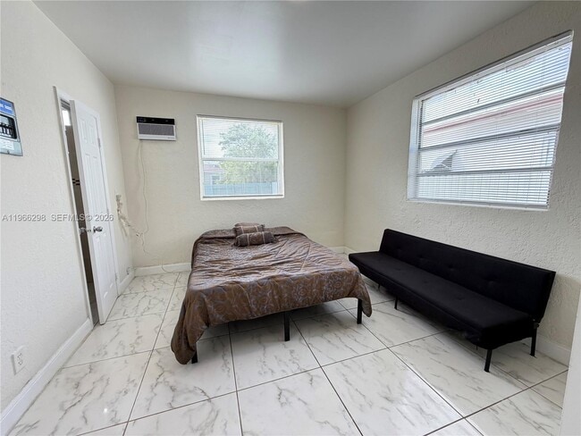 Photo - 912 NW 9th Ave Unidad 9