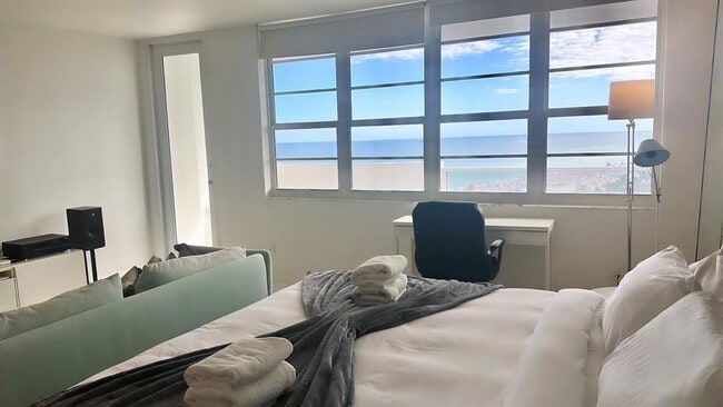 Building Photo - 100 Lincoln Rd Unit 1240