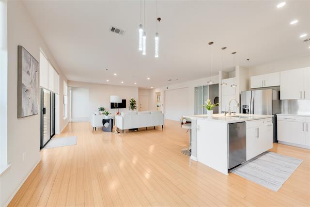 Photo - 4111 Gilbert Ave Unidad 212