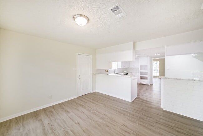 Building Photo - 1011 Baltic Ln