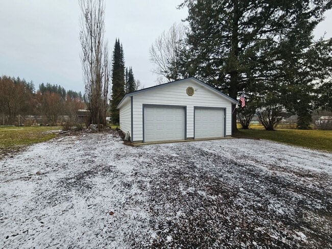 Photo - 3710 E Chattaroy Rd