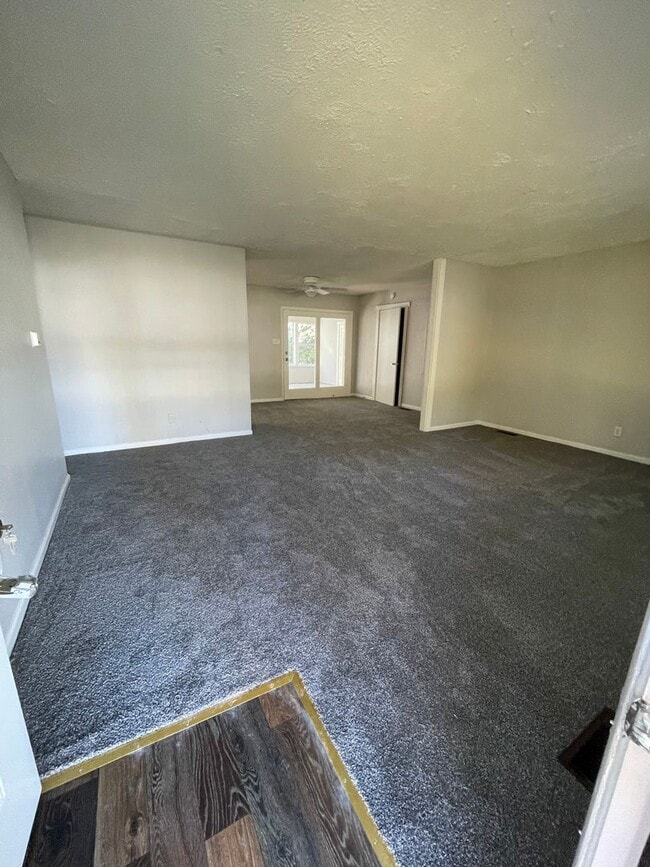 Photo - Eagledale - 4 bedroom home.