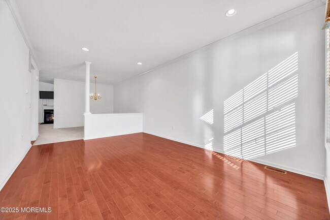 Photo - 82 Demarest Dr