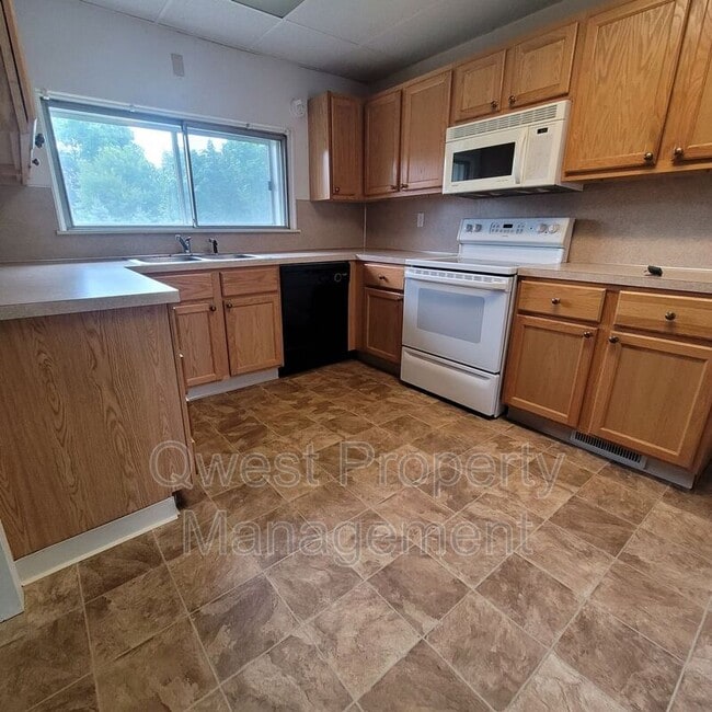 Photo - 714 4 Mile Rd NW