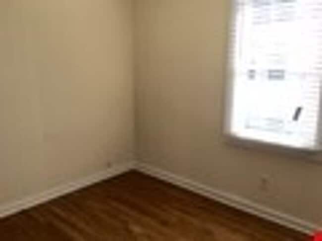 Photo - 410 Marsh St