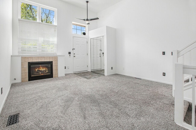 Photo - 1947 Lindsay Ln