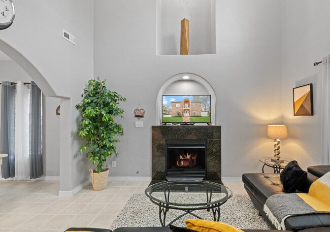 Photo - 1401 W 40th St