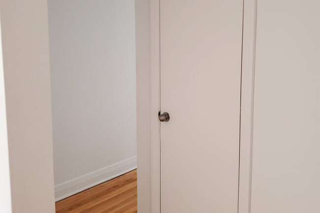 Photo - 4825 Ste-Catherine